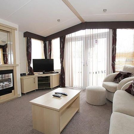 Hotel Hoburne Cotswold South Cerney Exterior foto